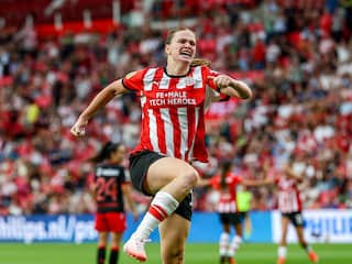 Vrouwen PSV en Ajax nog één ronde verwijderd van Champions League