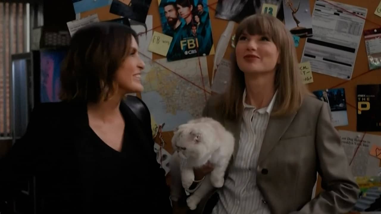 Taylor Swift en haar kat verrassen Emmy's met Law & Order-parodie