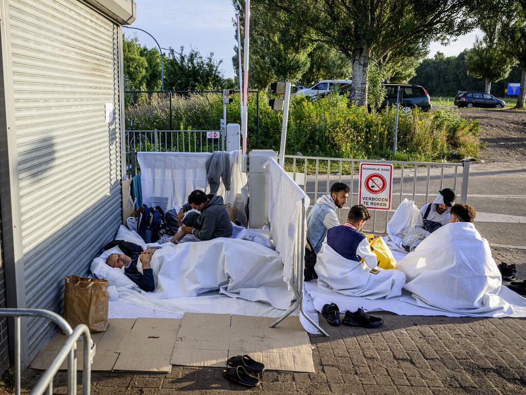 Nog 5.600 extra crisisnoodopvangplekken asielzoekers nodig