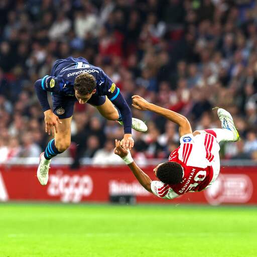 Illustratie bij: VAR Van Boekel staat achter geel Van Bommel bij Ajax-PSV en laakt eigen baas