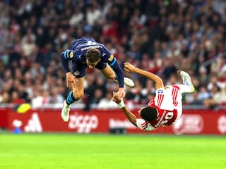 VAR Van Boekel staat achter geel Van Bommel bij Ajax-PSV en laakt eigen baas