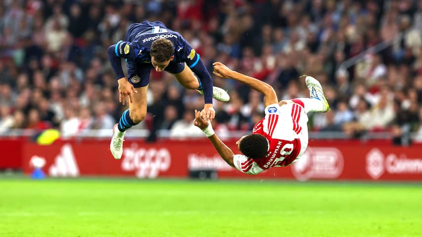 VAR Van Boekel staat achter geel Van Bommel bij Ajax-PSV en laakt eigen baas