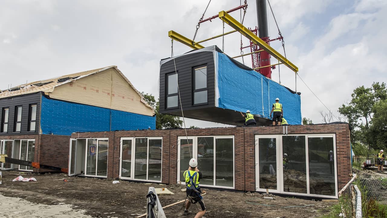 Foto bij Lossen prefabwoningen het woningtekort op? 'Het is zeker goedkoper'