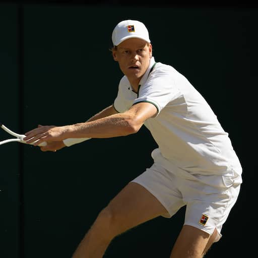 Mondiale nummer één Sinner meldt zich af voor US Open vanwege knieblessure