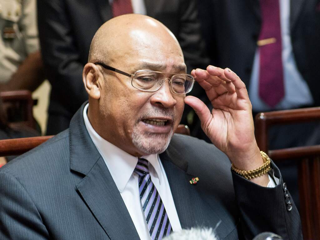 Bouterse koerste toen af op een tweede ambtstermijn. De meeste oppositiepartijen hadden toegezegd zijn herverkiezing niet te blokkeren, wat van de verkiezing van dinsdag een formaliteit maakte.