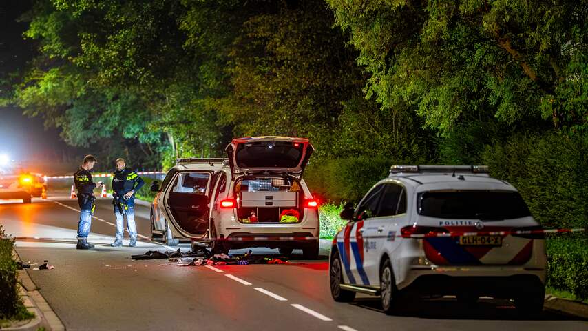 Foto bij Een gewonde agent Overasselt weer thuis, andere van intensive care af