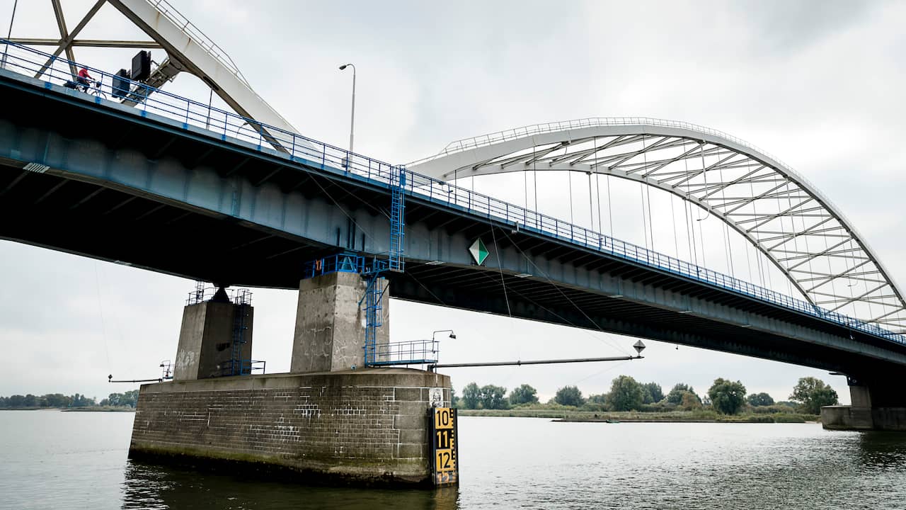 Brugconstructie Merwedebrug A27 is niet veilig: verbod voor vrachtverkeer