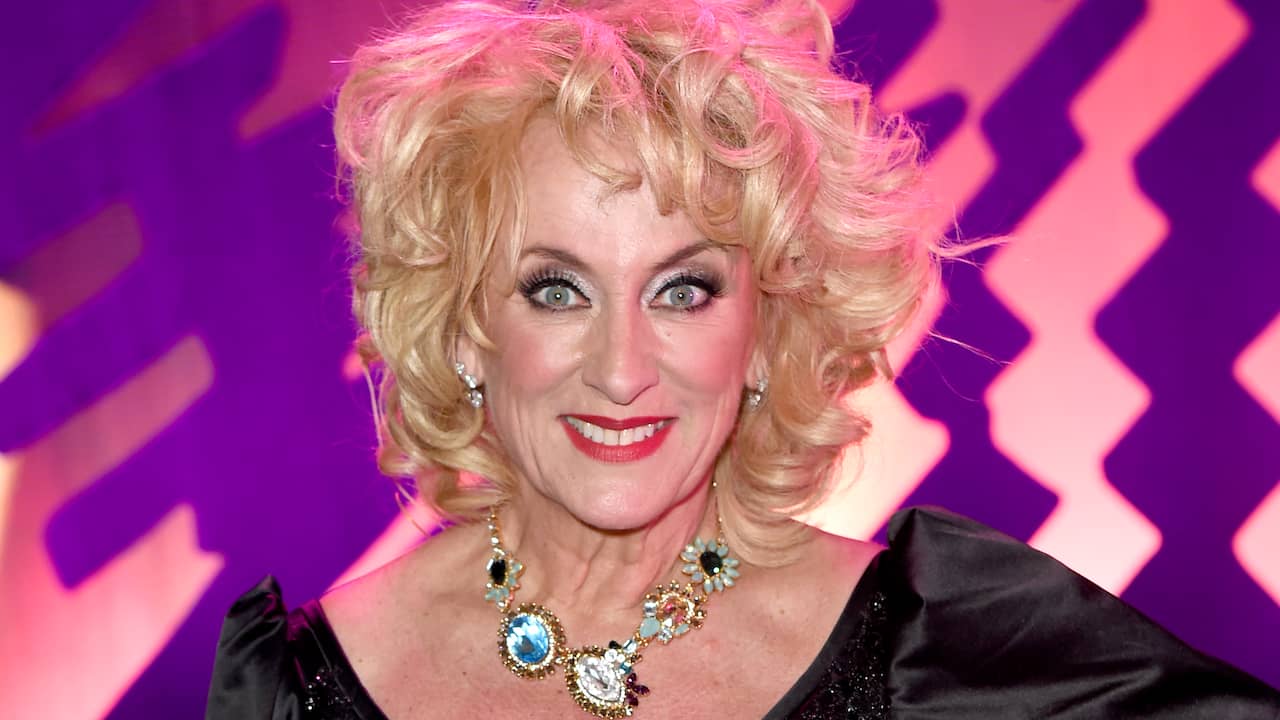 Karin Bloemen voor het eerst oma geworden | Achterklap | NU.nl