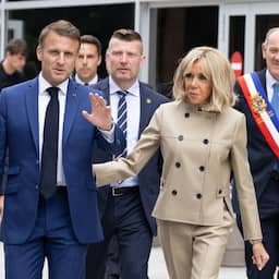 Macrons klagen influencer aan die beweert dat vrouw van president een man is