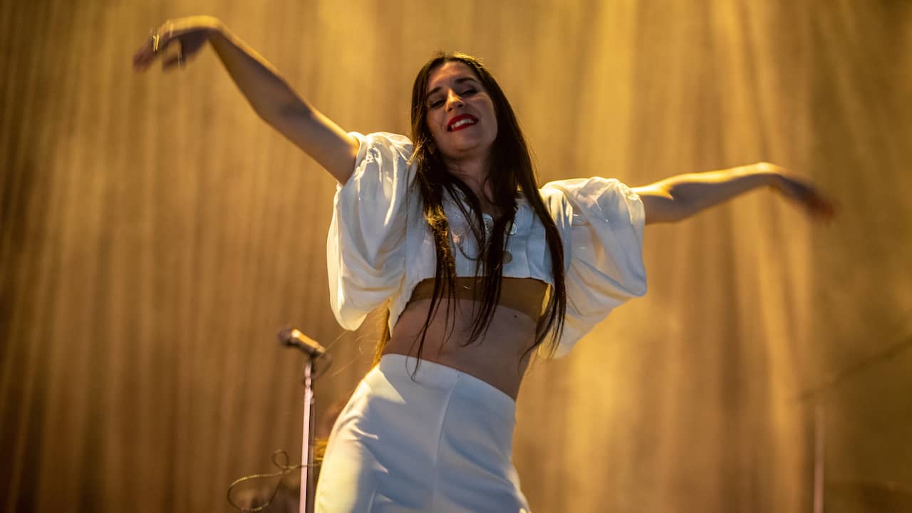 Eefje De Visser Staat Volgend Jaar In AFAS Live Met Grootste Concert eefje-de-visser-staat-volgend-jaar-in-afas-live-met-grootste-concert