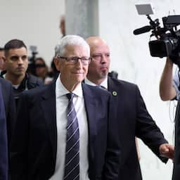 Bill Gates zegt dat Epstein hem onder druk zette met info ov