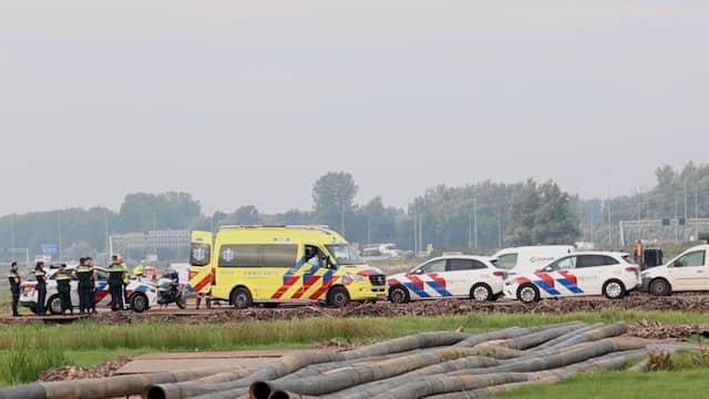 Ambulance brengt man naar ziekenhuis die zonder rijbewijs crashte op A4