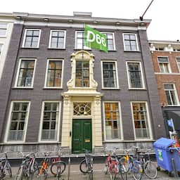 Vuurwerkbom door brievenbus partijkantoor D66 in Den Haag gegooid, geen gewonden