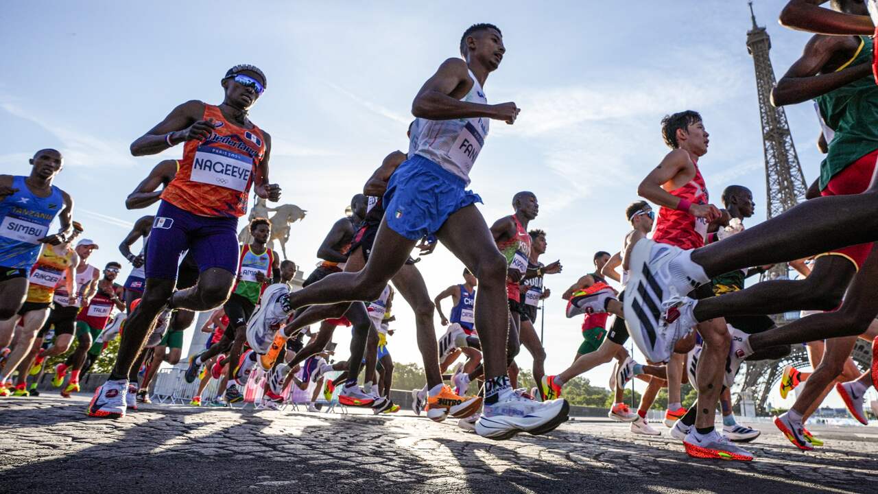 Nageeye stapt na botsing uit olympische marathon, favoriet Tola pakt