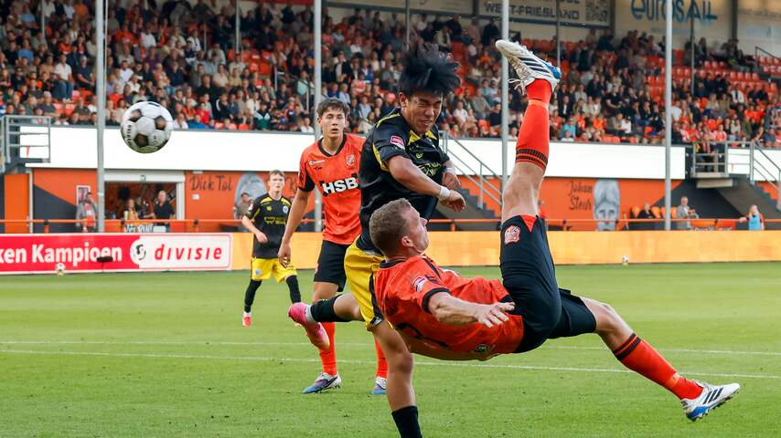 Henk Veerman scoort met omhaal bij zege FC Volendam op FC Den Bosch