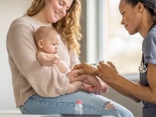 Aantal gevaccineerde baby's duikt voor het eerst in jaren onder 90 procent