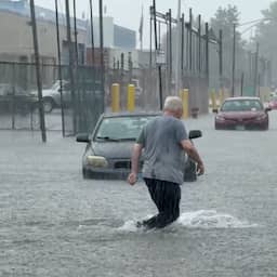 Video | Inwoners van Chicago waden kniediep door water na overstroming