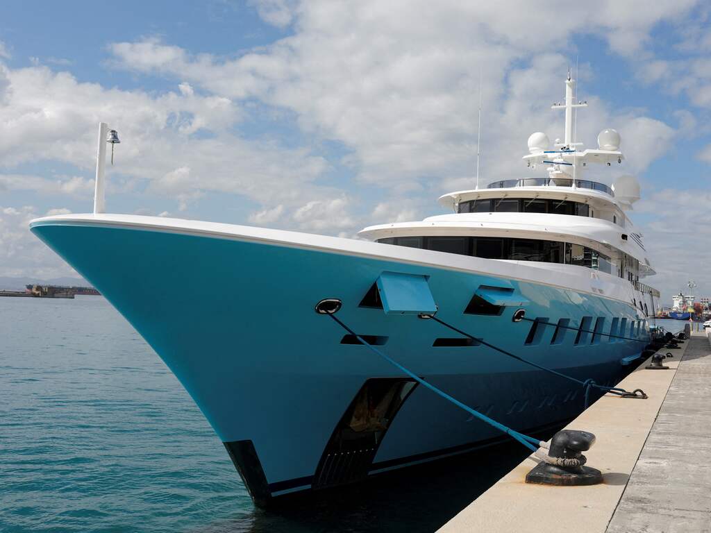 Megajacht gesanctioneerde Russische zakenman geveild voor 39 miljoen euro