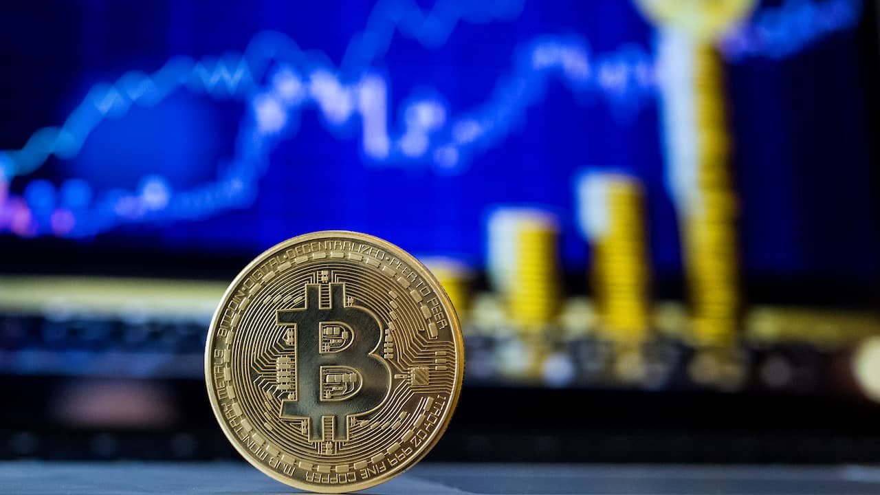 Koers bitcoin keldert tot onder de 40.000 dollar | Economie | NU.nl