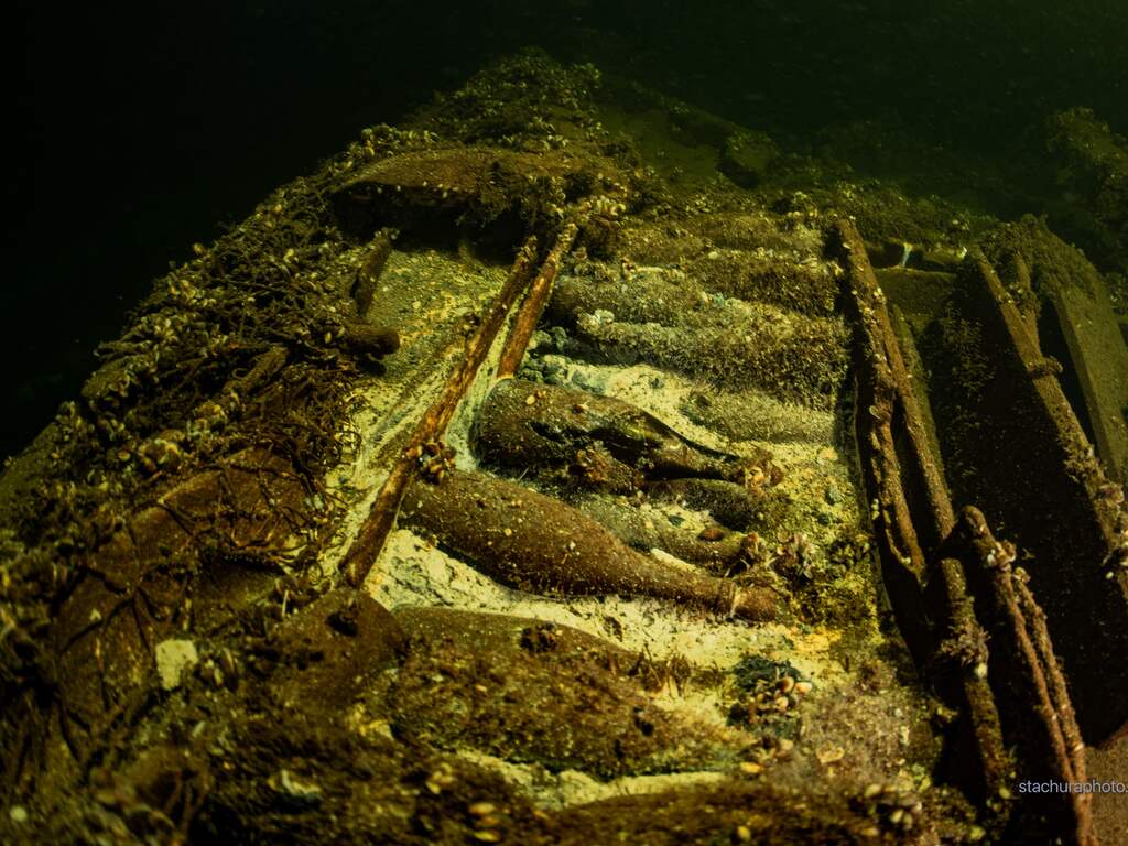 Duikers vinden honderd flessen champagne in scheepswrak voor Zweedse kust