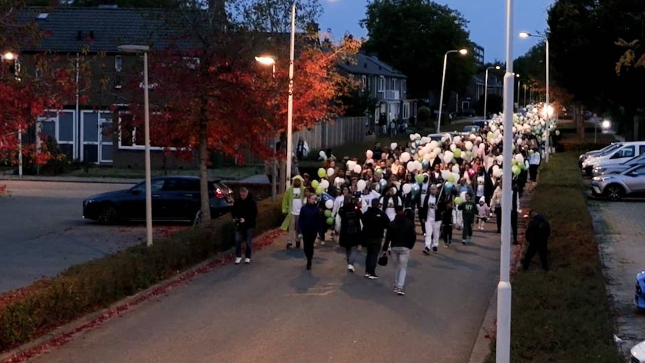 Video | Dode moeder en kind herdacht met stille tocht in Terneuzen