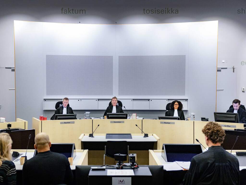 Zes rechters lijnrecht tegenover elkaar rondom lot derdelanders uit Oekraïne