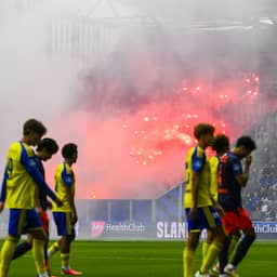 Vijf Cambuur-supporters gewond door vuurwerk Feyenoord-fans: 'Onacceptabel'