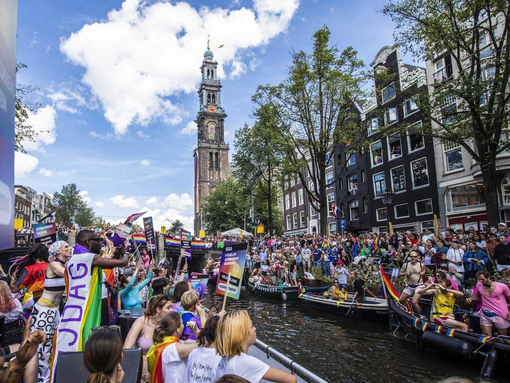 Politie waarschuwt voor drukte in Amsterdam door Canal Parade
