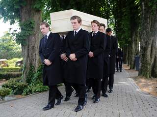 Oversterfte blijft aanhouden, maar het is nog onduidelijk hoe dat precies komt