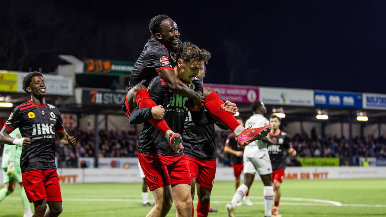 Excelsior blijft dankzij uitzege in titelrace, Helmond Sport stopt zegereeks Vitesse