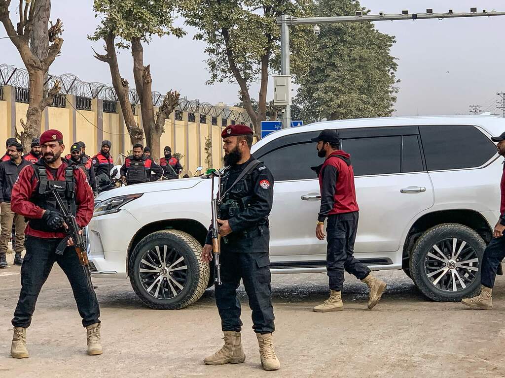 Pakistaanse rechtbank veroordeelt ex-premier Khan tot 14 jaar cel voor corruptie