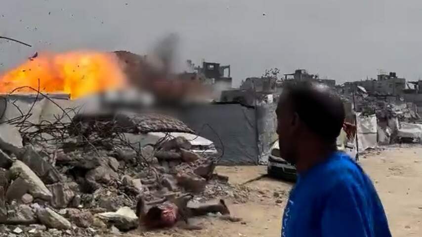 Journalist filmt moment dat raket inslaat in Gaza