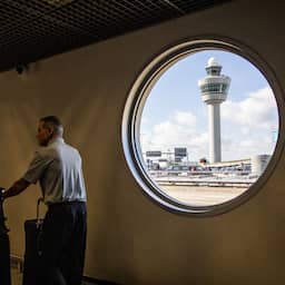 Piloot en steward op Schiphol betrapt met alcohol in bloed, mogen niet vliegen