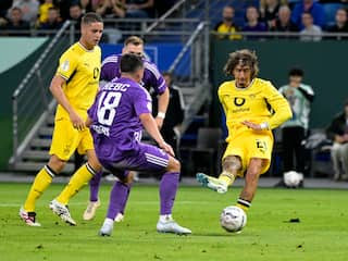 Joey Veerman frommelt bal bij spits en geeft eerste assist voor Dortmund