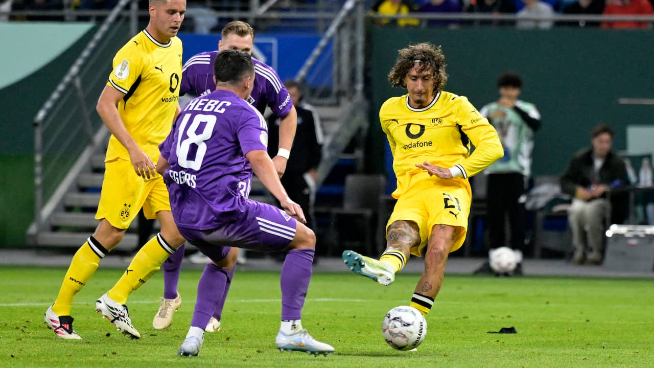 Joey Veerman frommelt bal bij spits en geeft eerste assist voor Dortmund