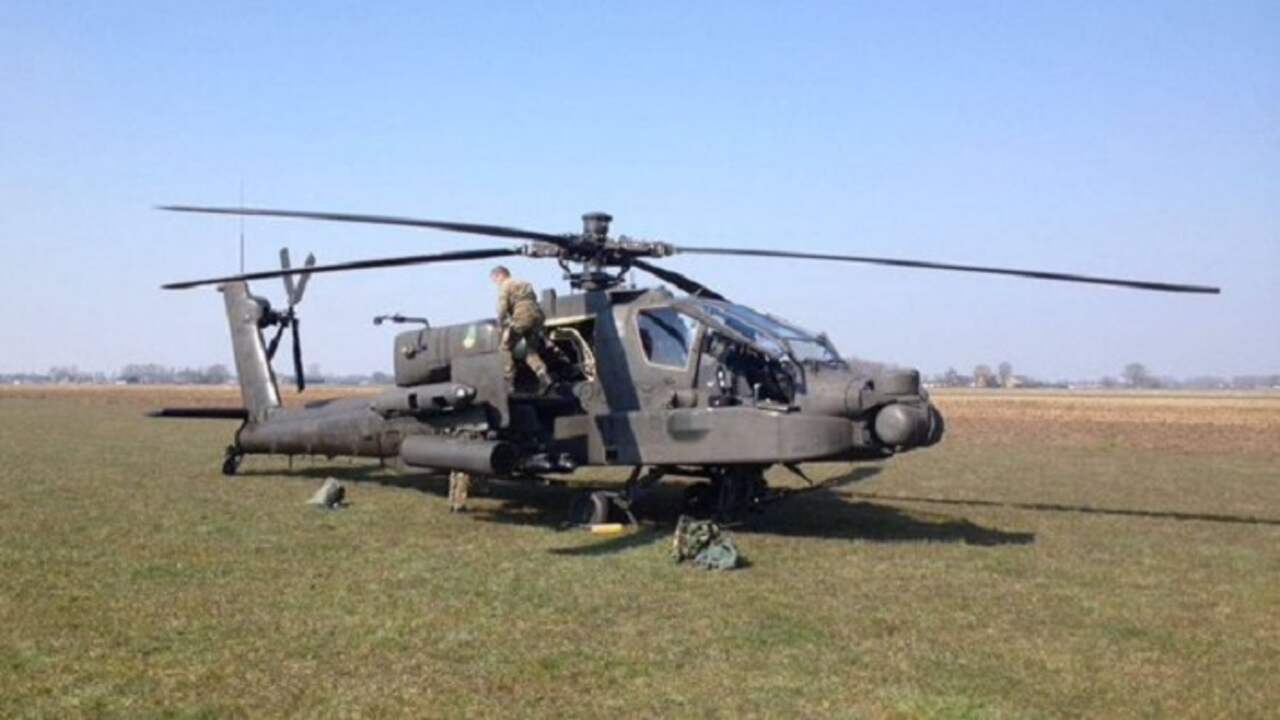 Apache moet voorzorgslanding maken in weiland na foutmelding