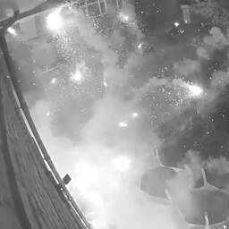 Video | Beveiligingscamera filmt nieuwe explosie bij Vlaardingse loodgieter