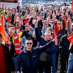 Port workers to strike over social security cuts