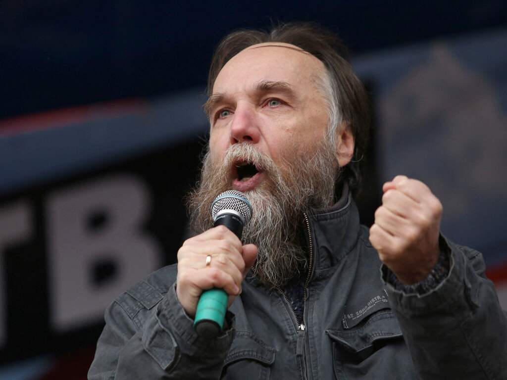 Dochter van 'Poetin-fluisteraar' Aleksandr Dugin omgekomen: wie is hij?