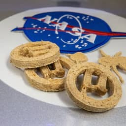 Koekjes van gerecycled plastic moeten astronauten helpen op lange ruimtereizen