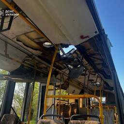 Oekraïne meldt negen doden en tientallen gewonden bij droneaanval op bus