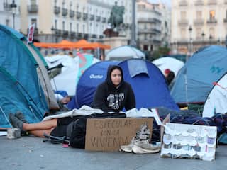 Honderden mensen zetten tentenkamp op in Madrid na uithuisplaatsing 87-jarige