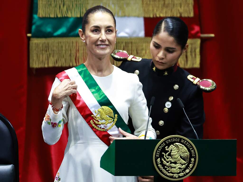 Eerste vrouwelijke president van Mexico geïnstalleerd: 'Tijd voor verandering'