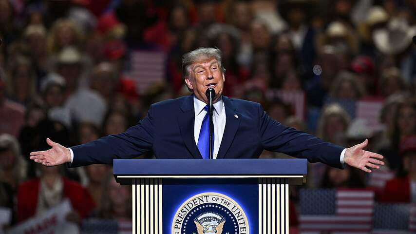 Foto bij Trump houdt kiezers worst voor: 5.000 dollar per persoon bij winst Republikeinen