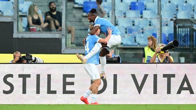 Noslin kopt raak voor Lazio na voorzet van Taylor