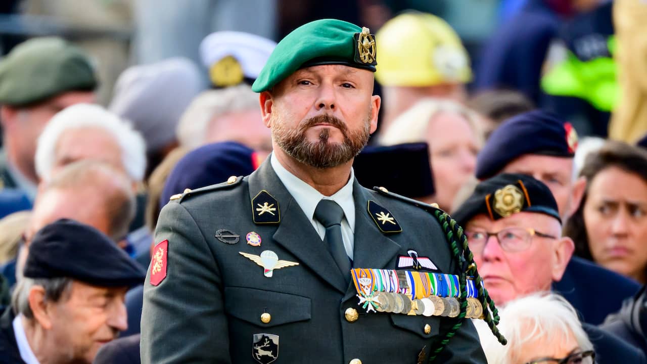 Demonstranten 5 mei doen aangifte van mishandeling tegen officier Marco Kroon