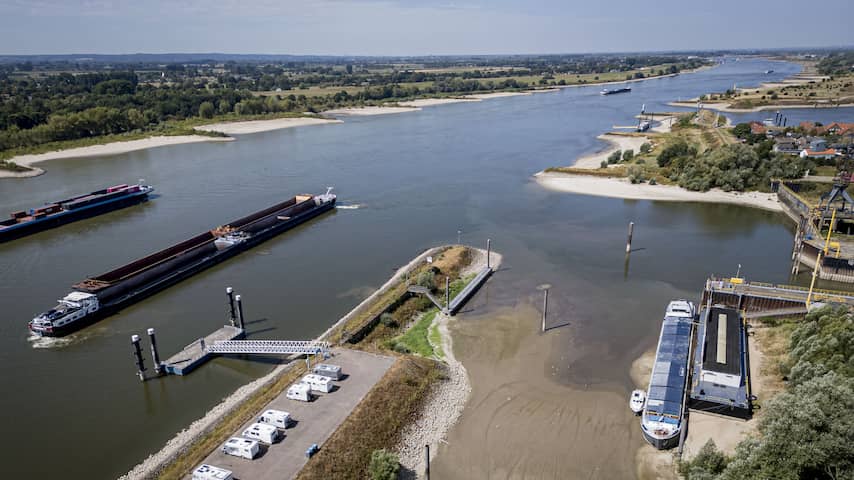 Foto bij Waterpeil van de Rijn was nog nooit zo laag door droogte