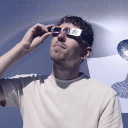 Explainer | Geen eclipsbril? Zo kun je de zonsverduistering (indirect) toch zien