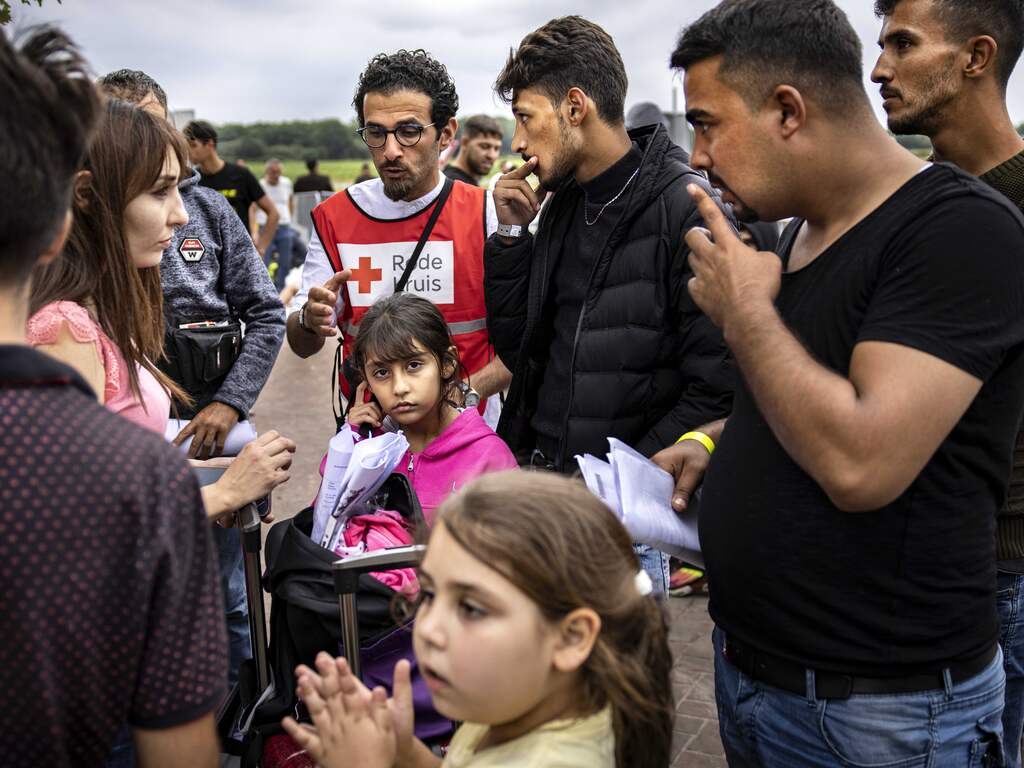 IND-directeur vindt asielprocedure onhoudbaar en wil snellere toelatingen
