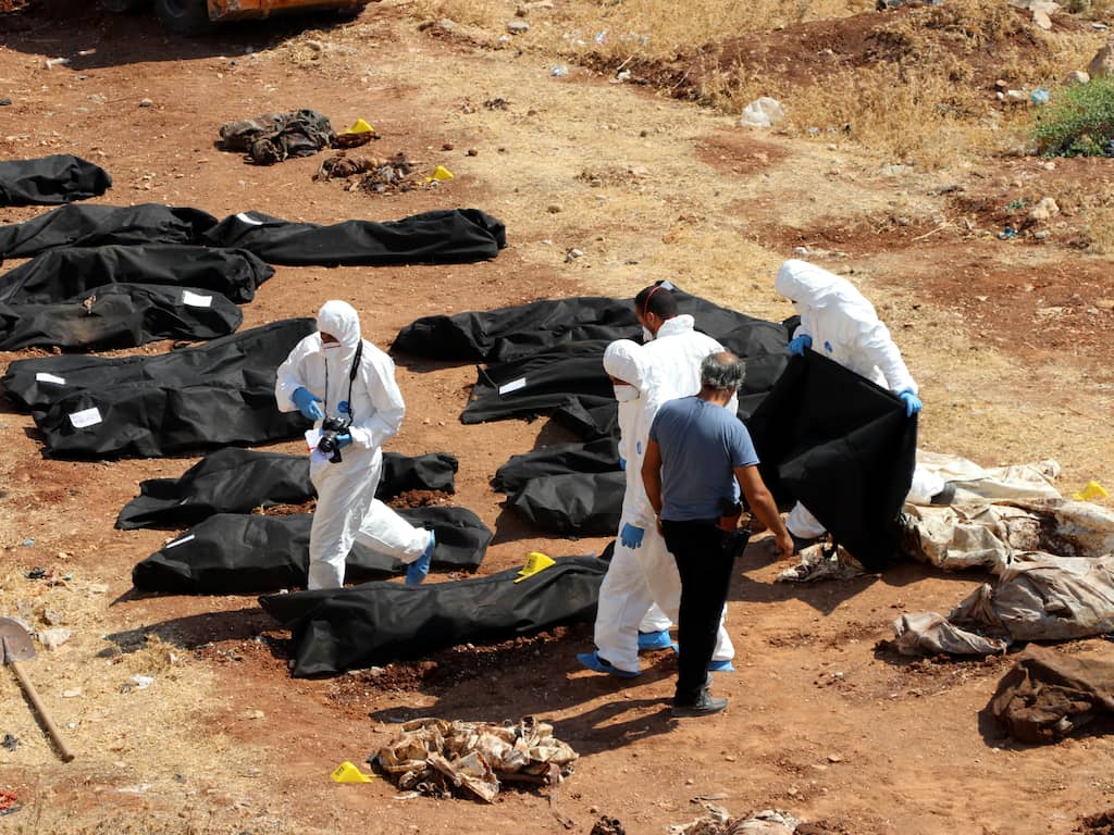 Hoe identificeer je lichamen in Syrische massagraven? 'Horrorshow'